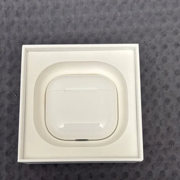 New Apple Wireless Earbuds - White